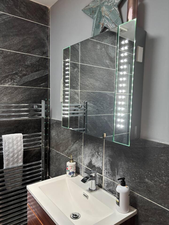 Апартаменты Secret Gem 1 Bed Garden Flat Private Luxury Hot Tub Борнмут Экстерьер фото