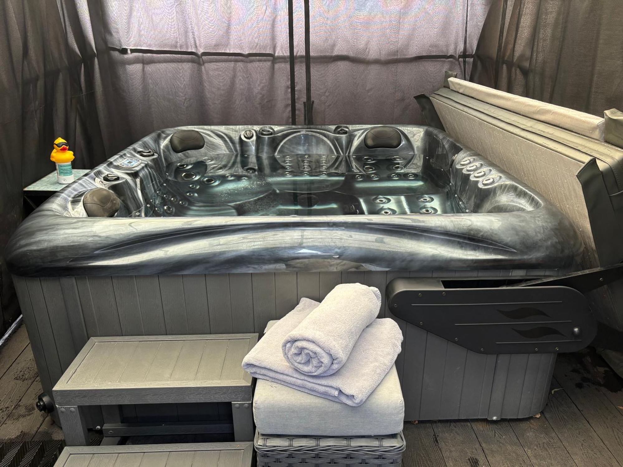 Апартаменты Secret Gem 1 Bed Garden Flat Private Luxury Hot Tub Борнмут Экстерьер фото